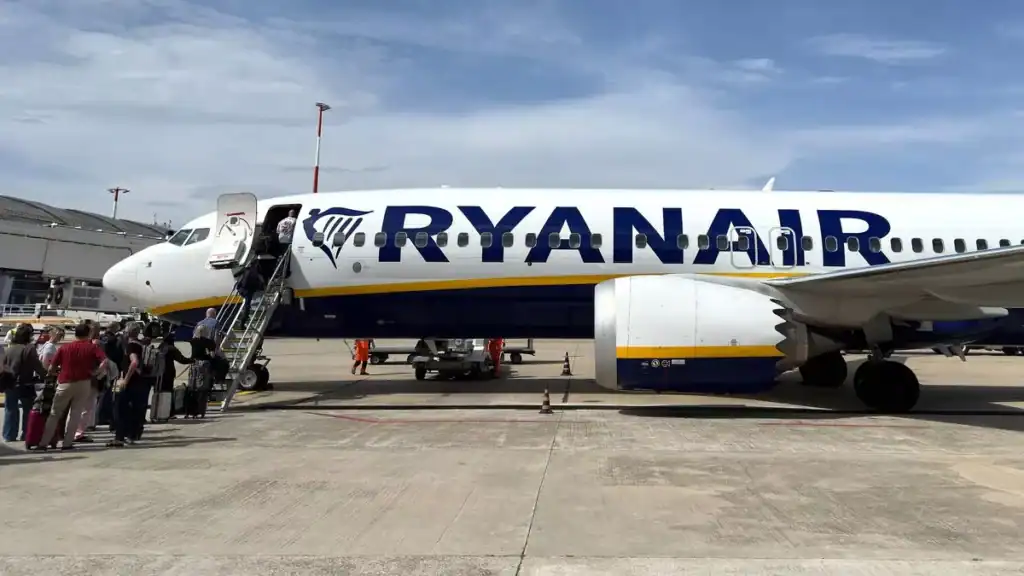 Ryanair & Aer Lingus Power Bank Rules – What’s Allowed & Our Top Travel Picks (2025 Guide) 2 Power banks Ireland airport travel charging solutions for Ryanair flights.